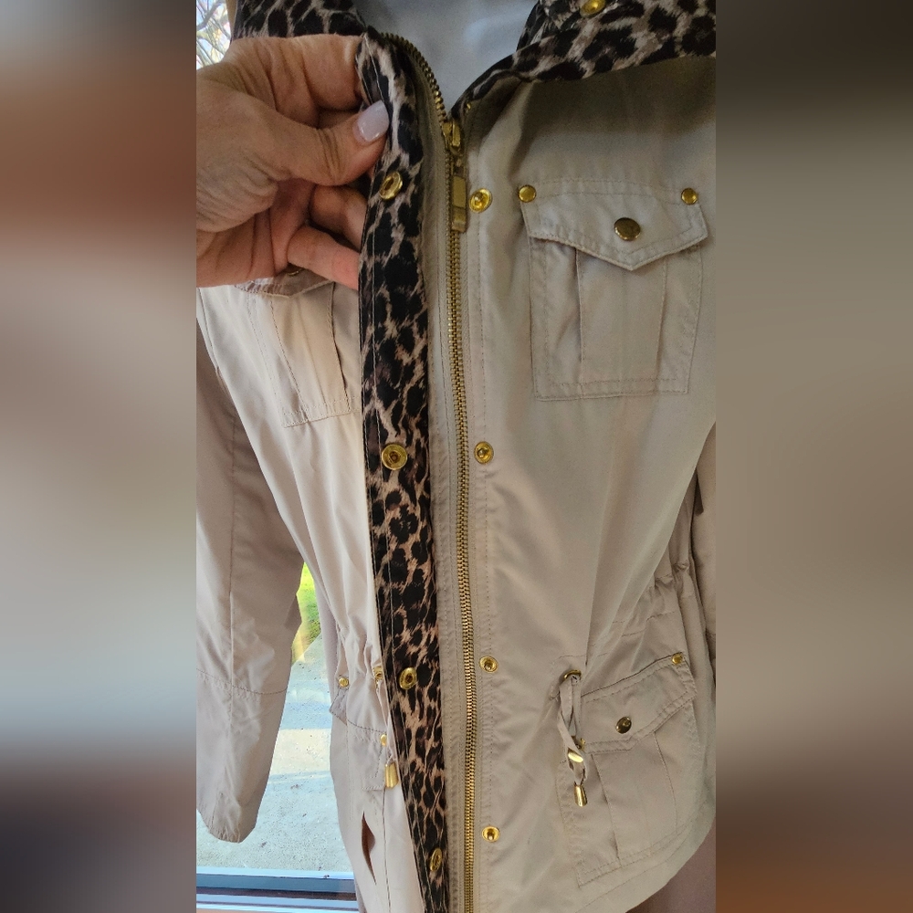 JM Collection Beige Utility Jacket with Leopard-Print Design - Picture 3 of 8